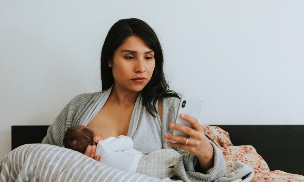 Breastfeeding,Mother,Using,A,Smartphone Smart lactation pads can monitor safety of breast milk in real time