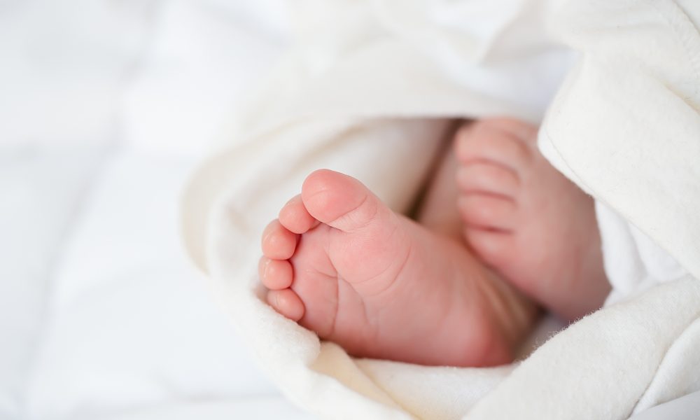 Women need clearer guidance on home birth risks, experts say