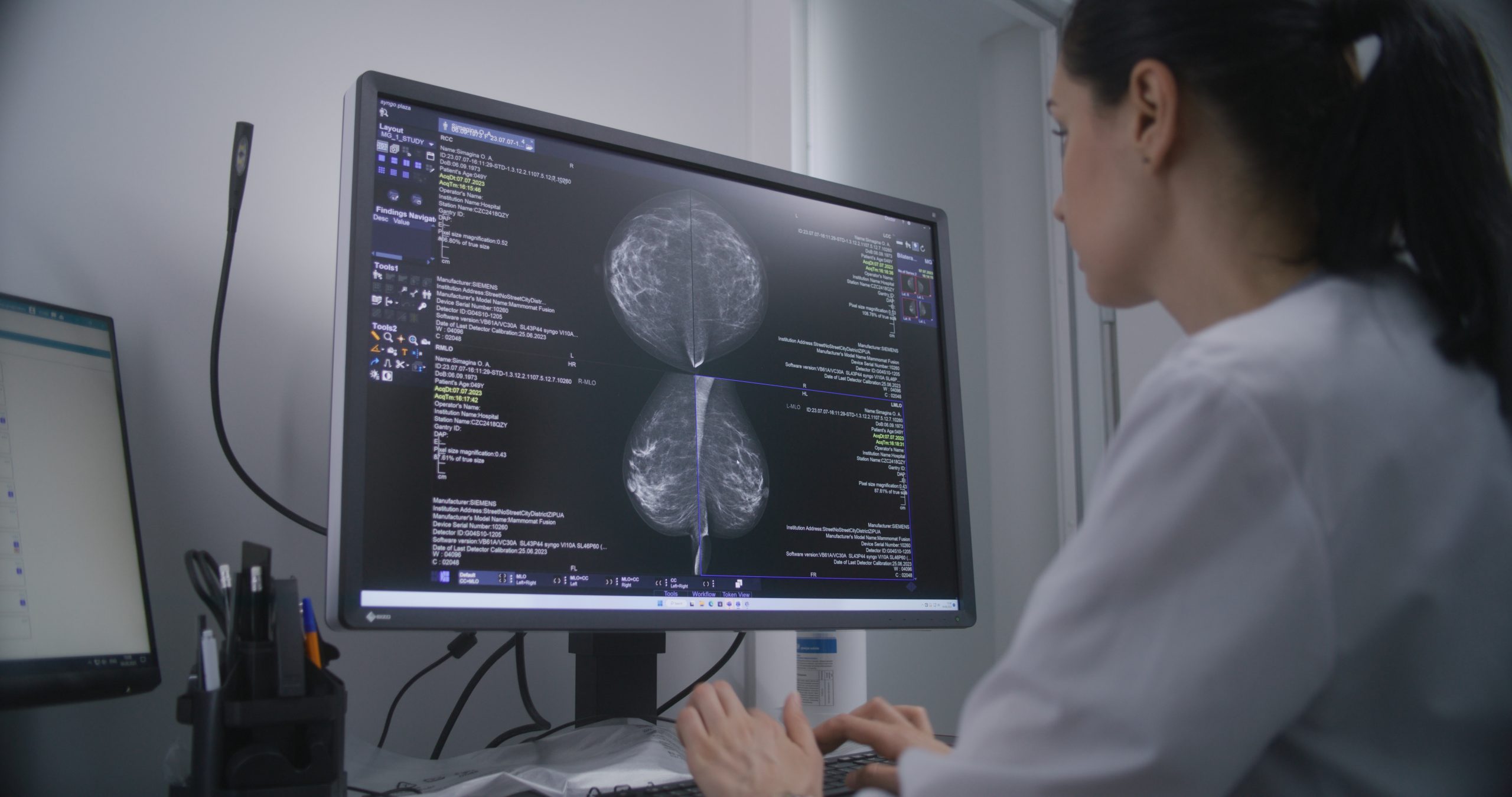 Researchers use ‘smart’ bomb therapy to destroy breast cancer 