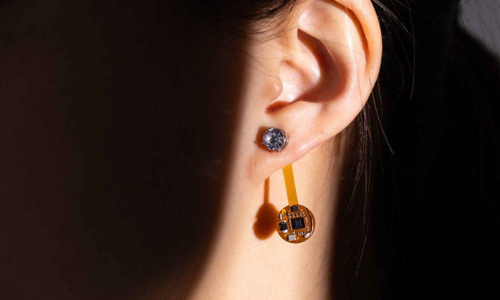 ThermalEarring_WEB_001-scaled-1 Researchers develop smart earring to monitor skin temperature
