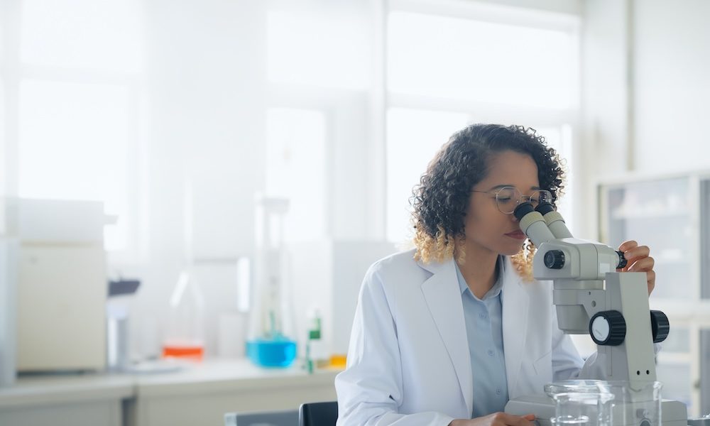 Black female scientist doing research in the laboratory. BioInnovation Institute & Science to recognise researchers in women’s health