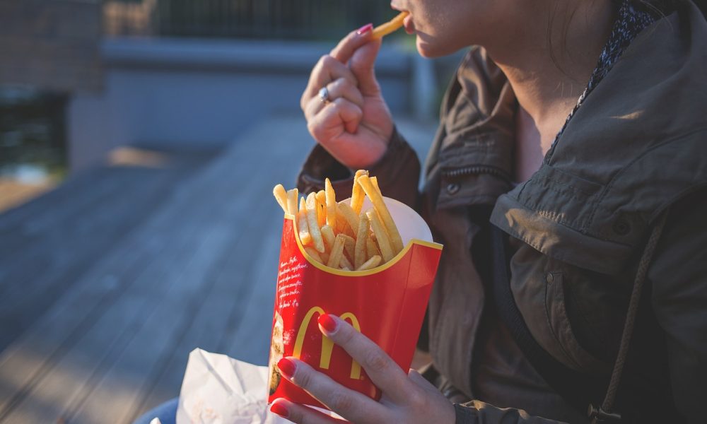 french-fries-1851143_1280 Disordered eating liked to pelvic floor disorders in middle-aged women