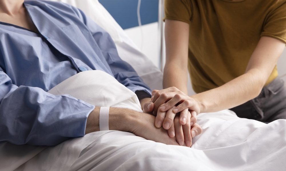 wife-visiting-her-ill-husband Chemotherapy may significantly impair fertility and ovarian function, study suggests