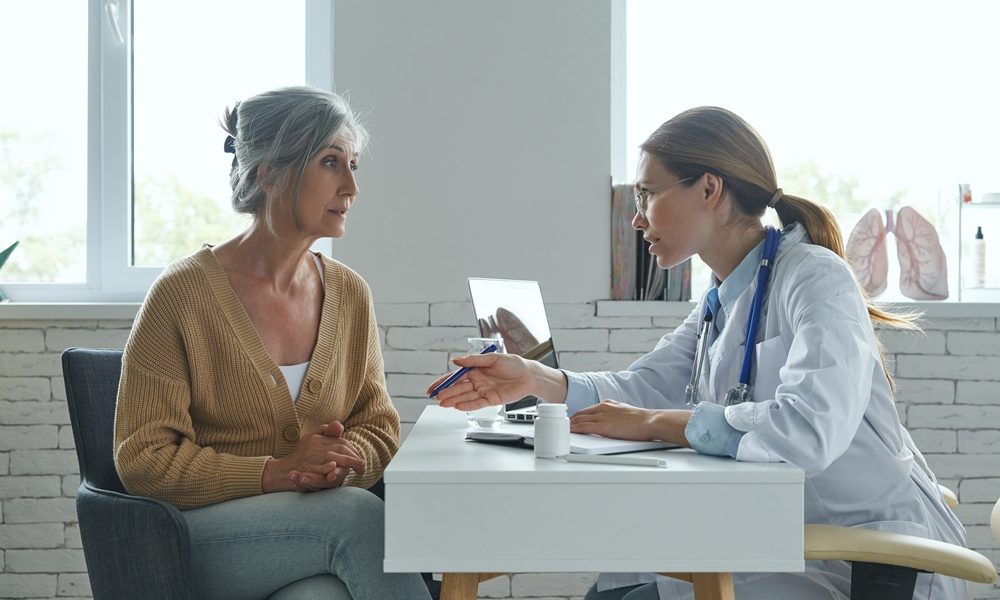 Statins may worsen menopause symptoms, study suggess